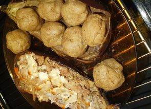 Albóndigas de carne con berenjena y queso de cabra