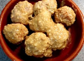 Albóndigas en salsa de almendras