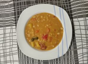 Alubias blancas con patatas y zanahorias