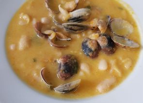 Alubias con almejas y limón