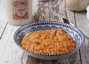 Arroz de carne meloso con especias cajún