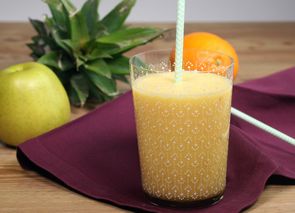 Batido de piña, manzana y naranja