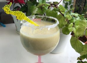 Batido de piña natural y leche de coco