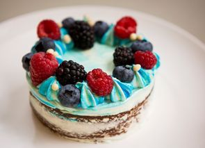 Blue velvet layer cake con frosting de queso