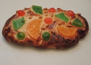 Coca de Sant Joan con fruta confitada