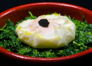 Crema de espinacas con huevo poché y trufa