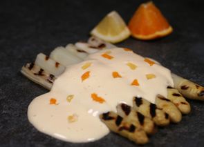 Espárragos blancos a baja temperatura con mayonesa de cítricos