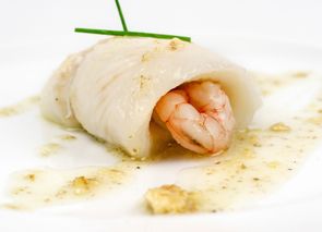 Filetes de gallo al vapor con vinagreta de nueces