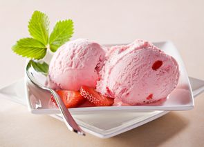 Helado de fresa y nata