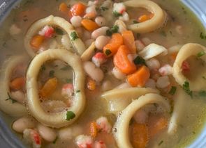 Judías blancas frutti di mare
