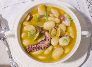 Judiones con pulpo y chirlas