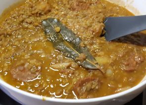 Lentejas castellanas con bacon y chorizo