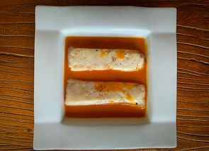 Lingotes de merluza en caldo oriental