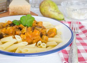 Macarrones alla Norma (con tomate y berenjena)