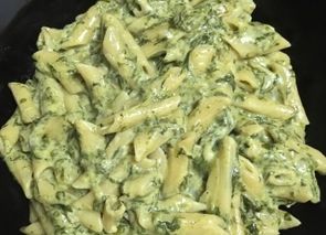 Macarrones exprés con espinacas