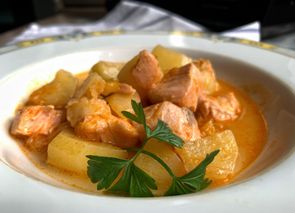 Marmitako con lomos de salmón