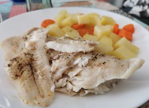 Merluza al vapor con patatas cocidas