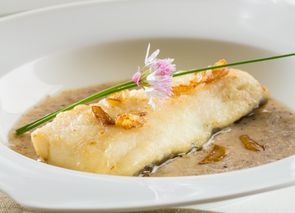 Merluza con salsa de avellanas