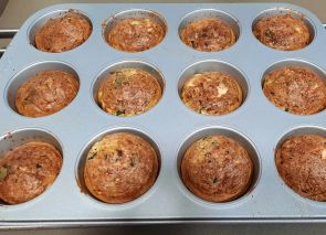 Muffins de calabacín, jamón y queso feta