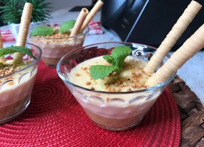 Natillas de turrón sobre compota de manzana