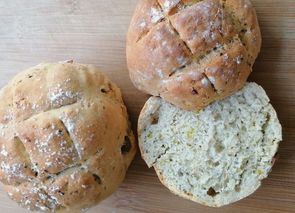 Pan con variedad de pipas, chía y pistachos