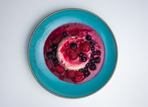 Panna cotta italiana con coulis