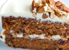 Carrot cake con frosting de chocolate blanco