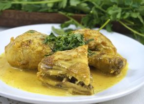 Pollo al curry con cilantro