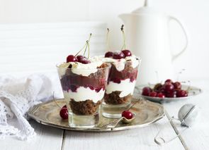 Postre selva negra en vaso