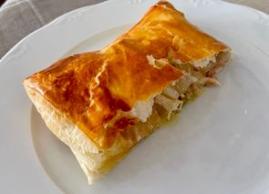 Puerro, queso azul y jamón en hojaldre