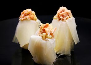Puerros rellenos de salmón