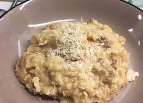 Risotto de salchichas y jamón serrano