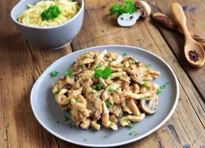 Rodajas de cerdo estilo cazador con spaetzle