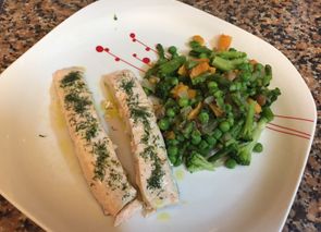 Salmón al vapor con toque de naranja