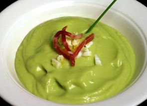 Salmorejo de aguacate