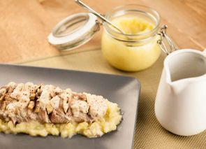 Solomillo a la mostaza con compota de manzana