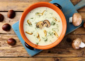 Sopa de castañas con champiñones