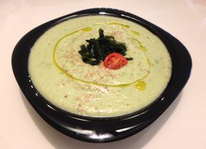 Sopa fría de pepino y aguacate