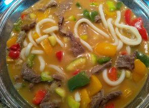 Tallarines con ternera y salsa de ostras