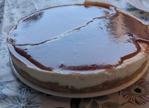 Tarta de queso fría con mermelada gelificada