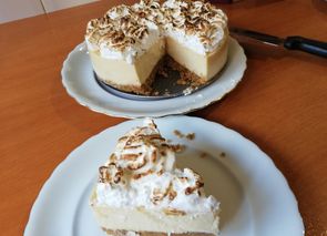 Tarta mousse de turrón de yema quemada