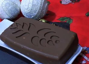 Turrón de chocolate con almendras