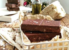 Turrón de chocolate, pan y aceite