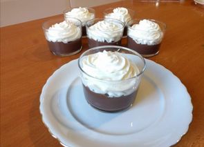 Vasitos de chocolate y nata