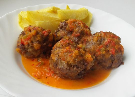 Albóndigas en salsa tradicional