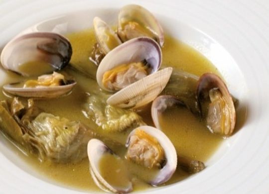 Alcachofas con almejas