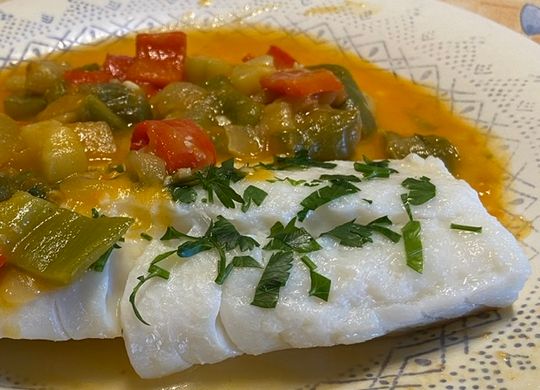 Bacalao al vapor con sanfaina