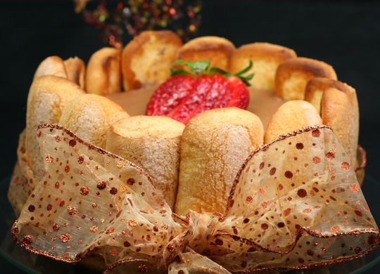 Charlota de chocolate y fresas
