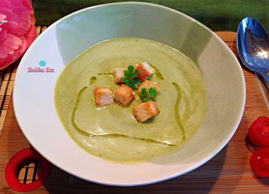 Crema fría de espárragos verdes