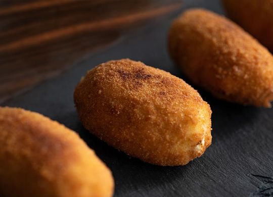 Croquetas de jamón con caldo de puchero (opcional sin gluten y sin lactosa)